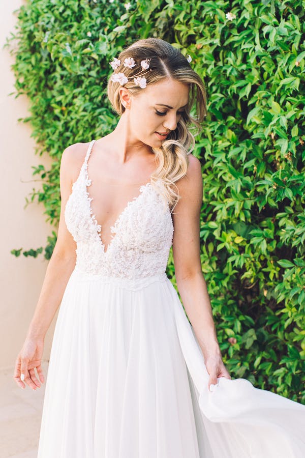 V-neck Spaghetti Strap Ivory Lace Chiffon Long Sexy Backless Beach Wed DaintyBridal V-neck Spaghetti Strap Ivory Lace Chiffon Long Sexy Backless Beach Wed DaintyBridal